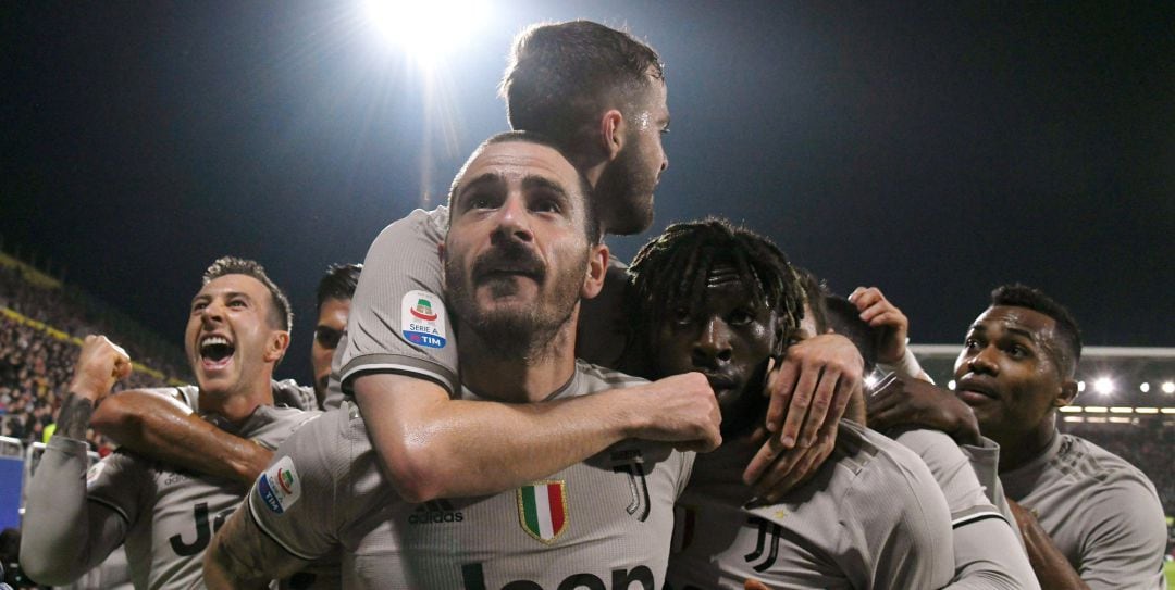 Bonucci y Moise Kean, durante la celebración del primer gol de la Juventus, obra del central