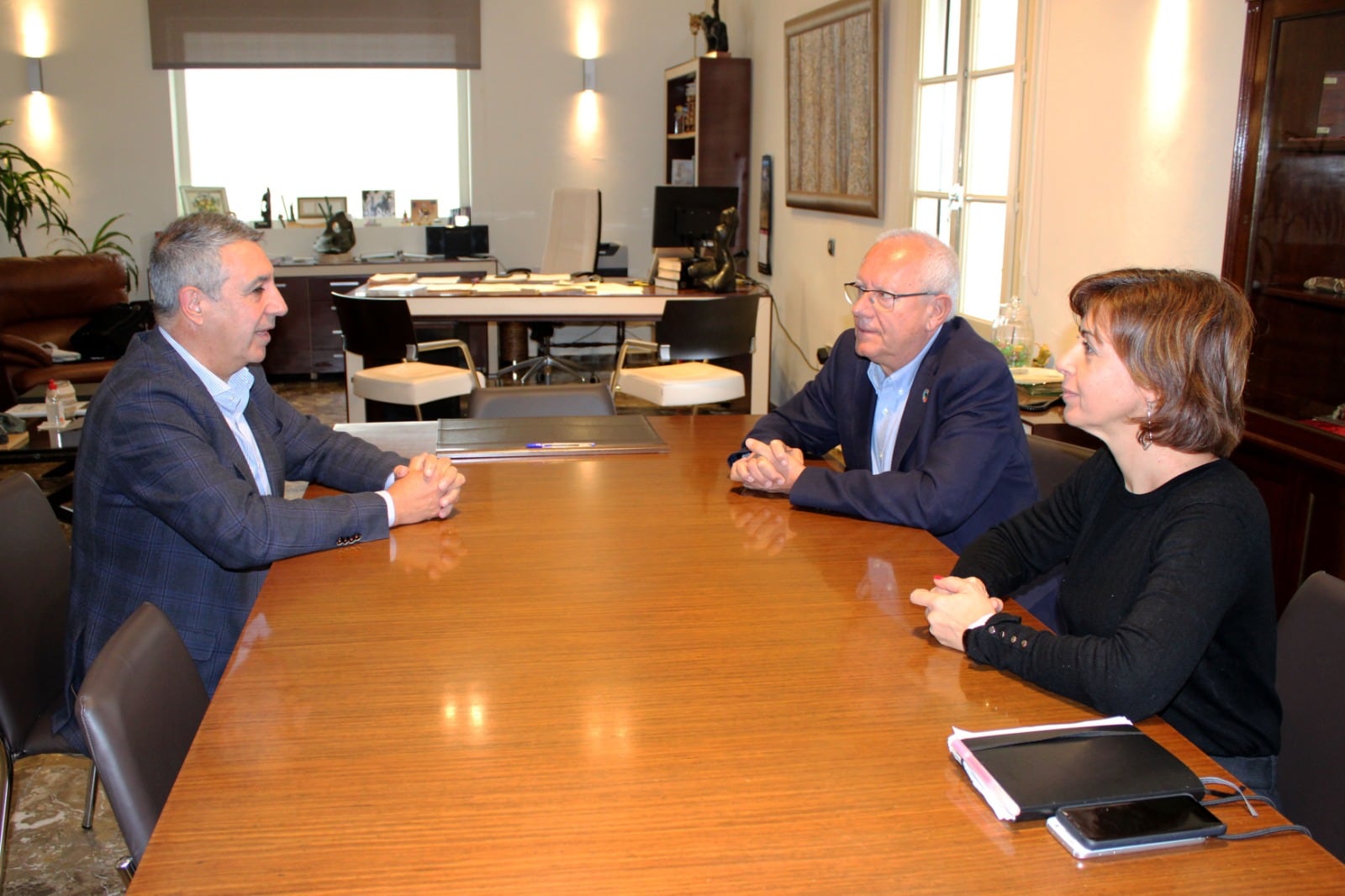 Reunión con el director general de Urbanismo, Vicente García Nebot.