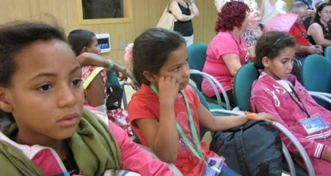 Niños y niñas saharauis que han participado en el programa Vacaciones en Paz