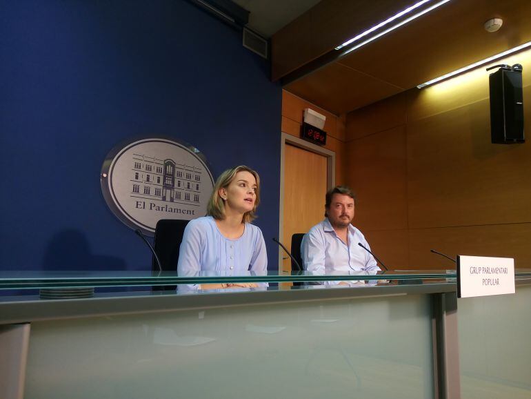 Marga Prohens, portavoz parlamentaria popular, y Toni Camps, diputado del PP.