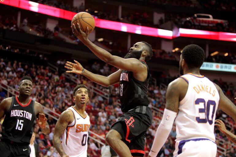 James Harden entra a canasta ante los Suns