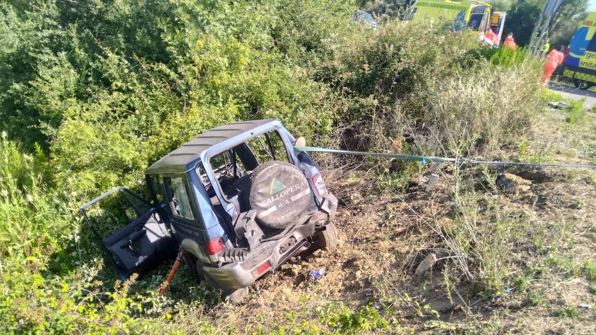 Trasladado en helicóptero en estado grave el conductor de un todoterreno implicado en una colisión múltiple en Corullón