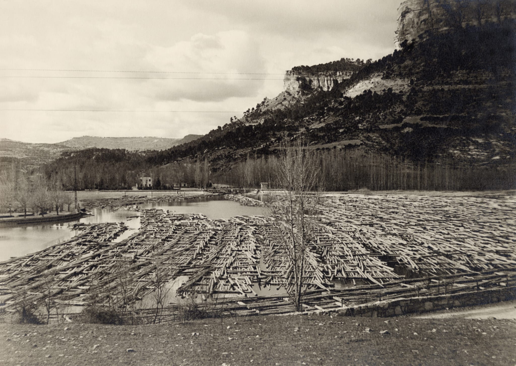 Maderadas en la laguna de Uña.