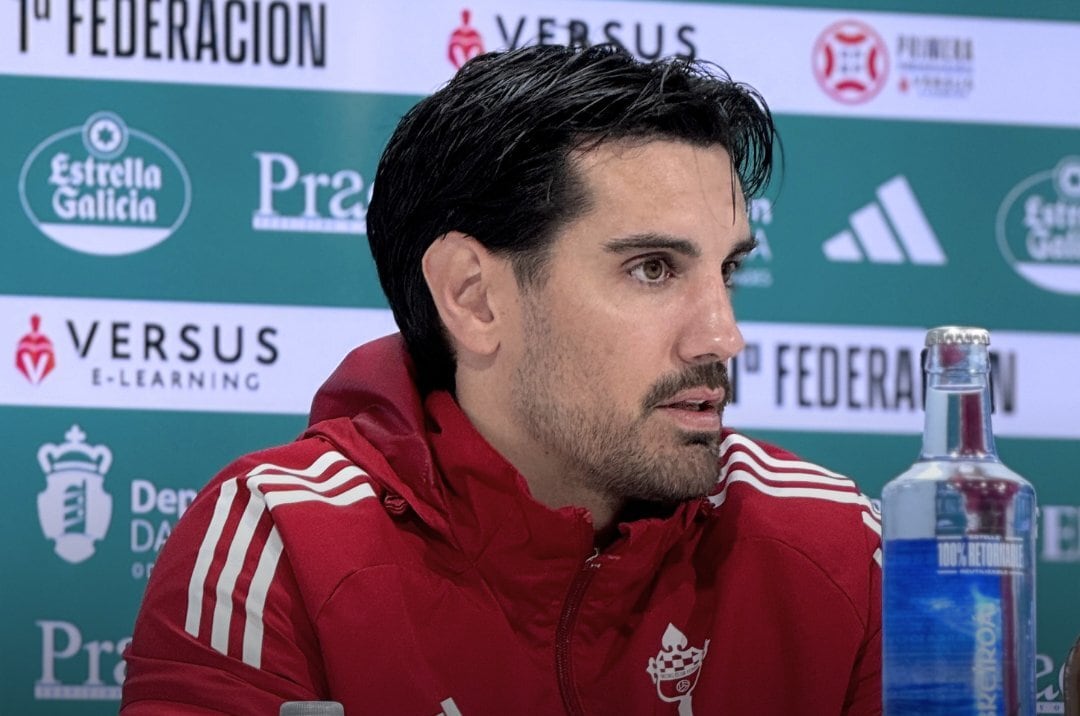 Chema Rodríguez, en rueda de prensa en A Malata (foto: Racing Club Ferrol)