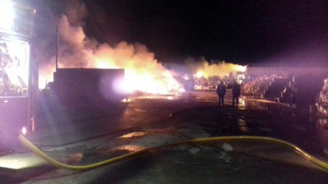 Imágenes del incendio en la planta de Pradejón