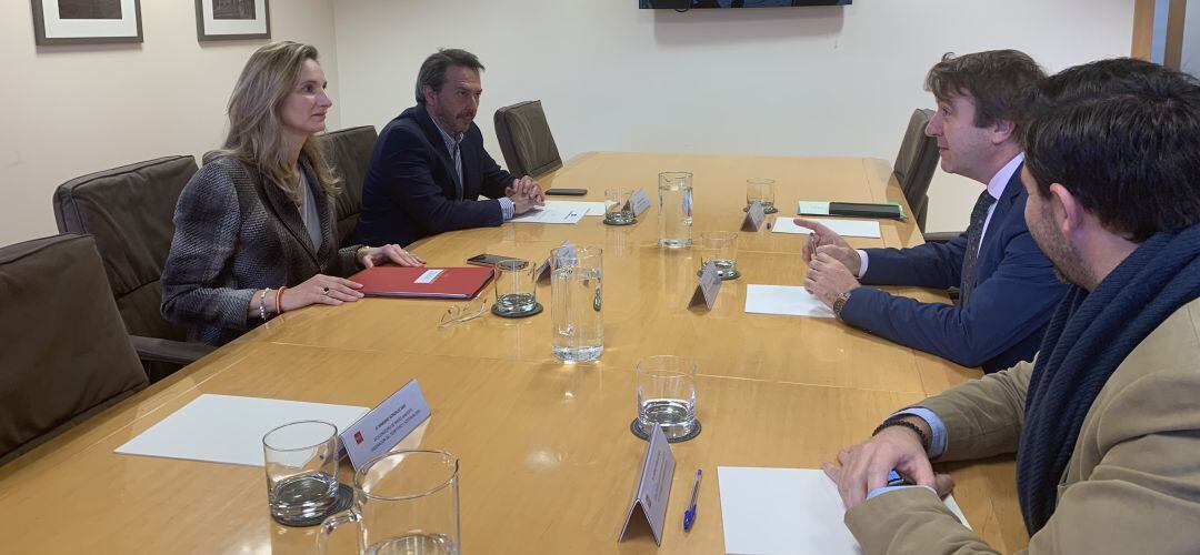Reunión del alcalde con la consejera