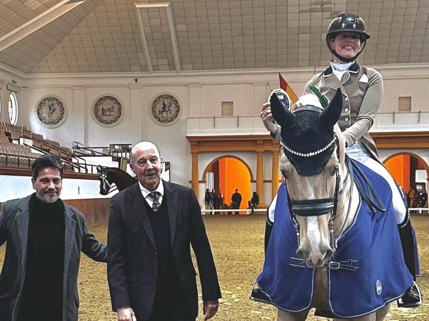 Mikaela Soratie gana el Gran Premio Especial en la Real Escuela de Jerez con Invincible