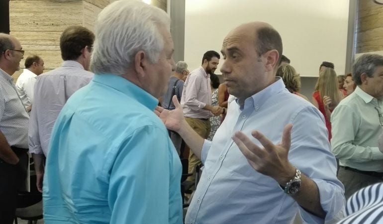 Francisco Gómez, presidente de COEPA, y Gabriel Echávarri, alcalde de Alicante (foto de archivo)