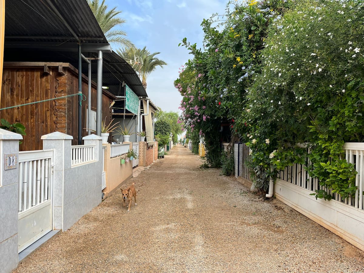 Incertidumbre en Villas Caravaning ante la amenaza de un corte inminente de agua y luz este fin de semana