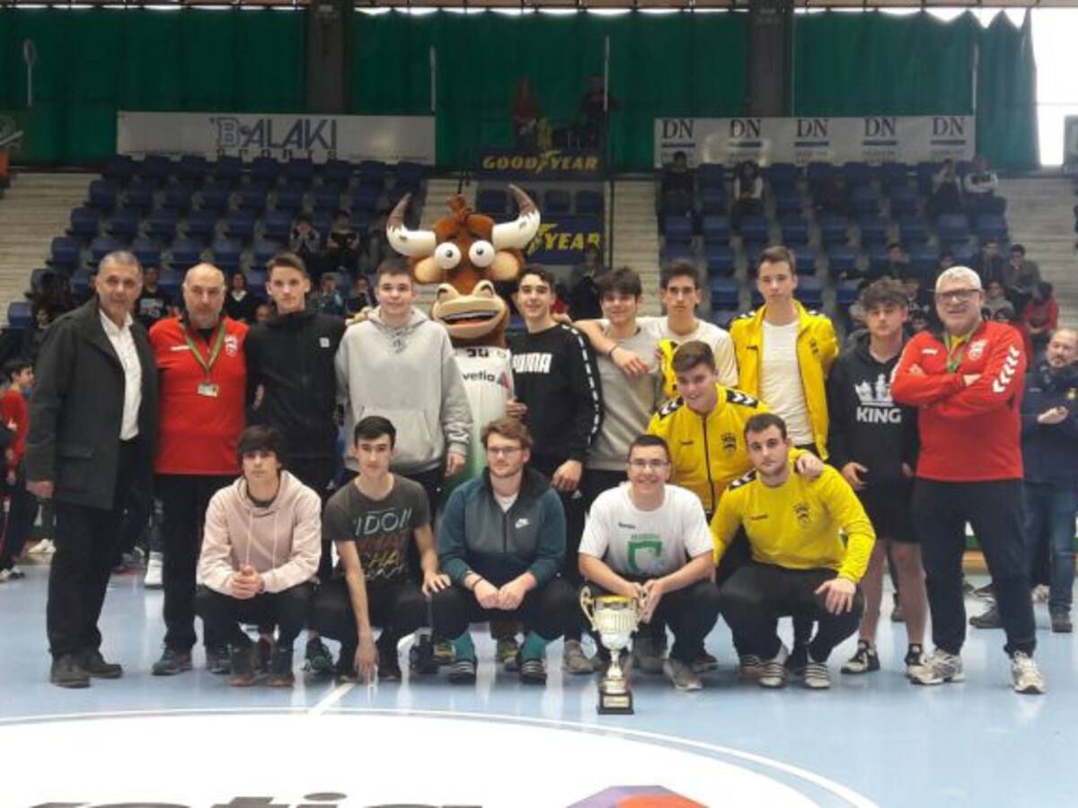 El Elda - C.E.E. cadete regresa tercero de Pamplona
