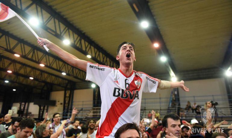 Nicolás Rolón celebrando un título en River Plate