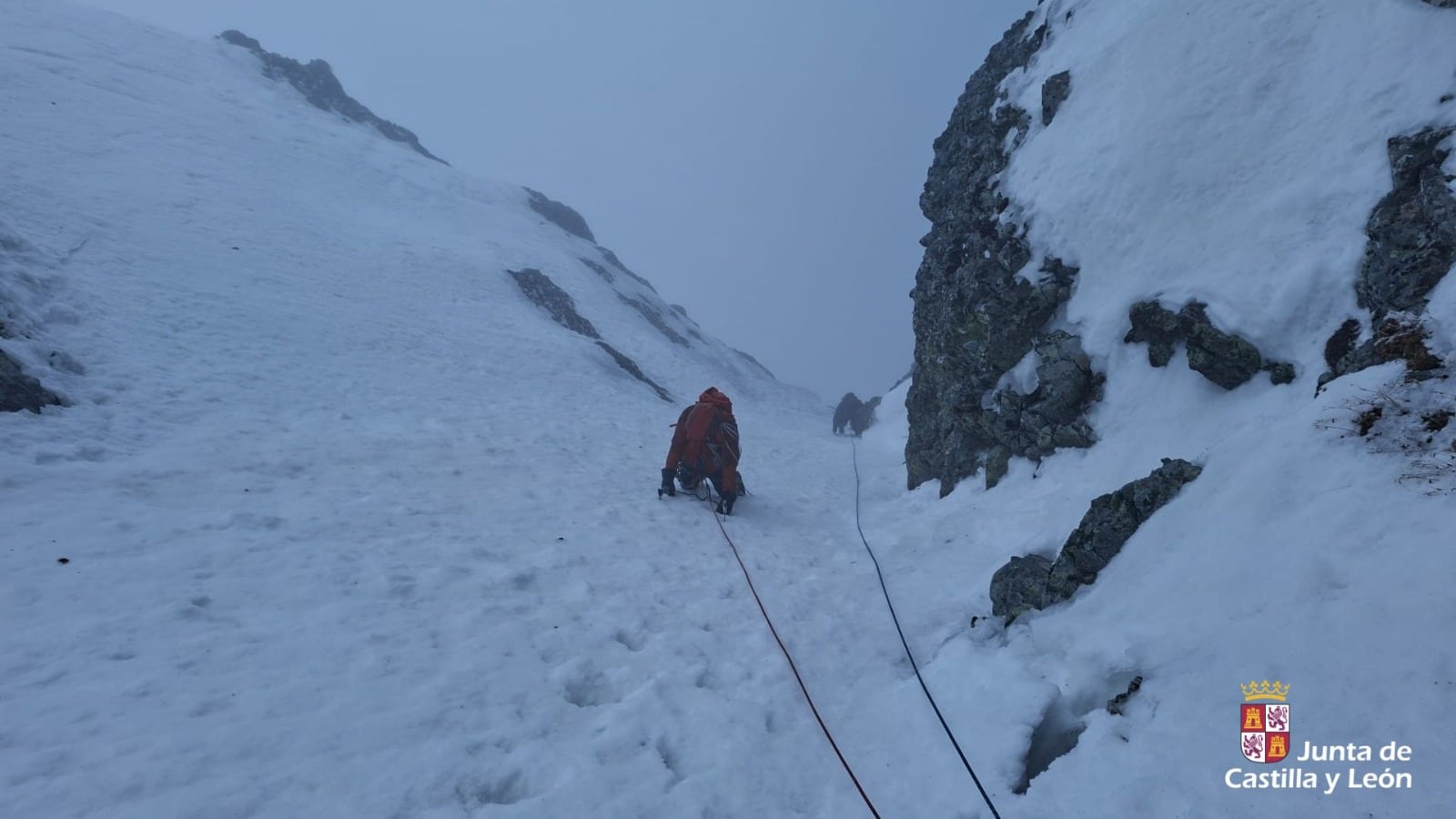 Rescatados dos montañeros en el Pico Curavacas tras una operación de más de siete horas