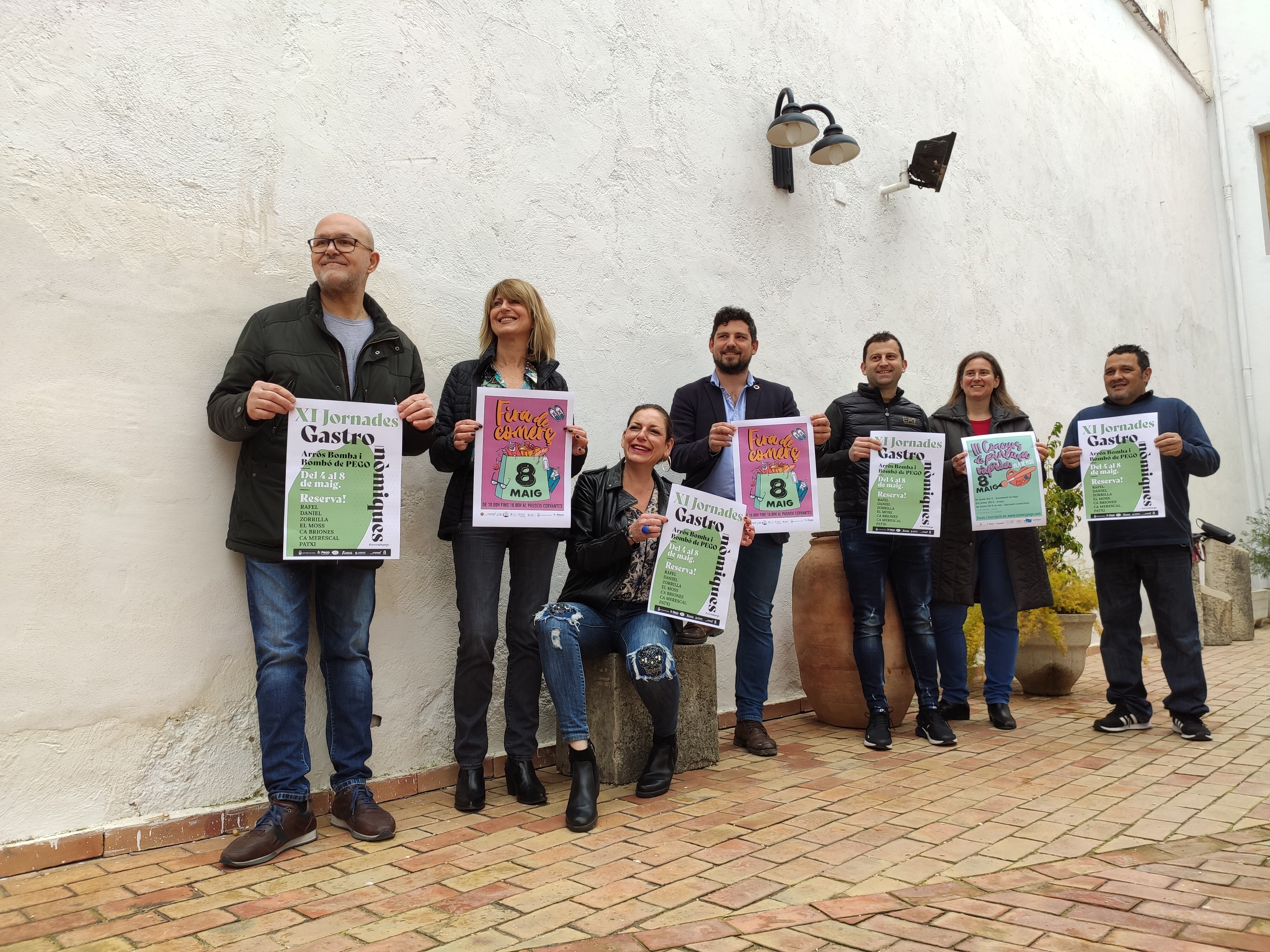 Restauradores de Pego con el concejal y técnica de Creama, Ricardo Sendra.