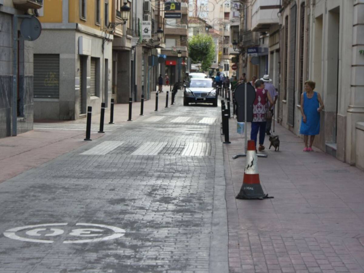 Novelda adecua el paso peatonal de las calles Emilio Castelar y San Roque