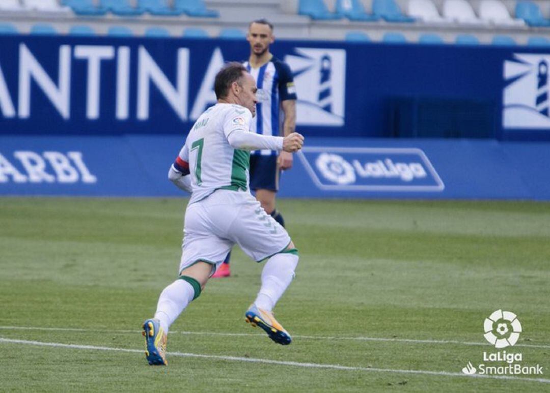 Nino celebra su histórico gol a la Ponferradina