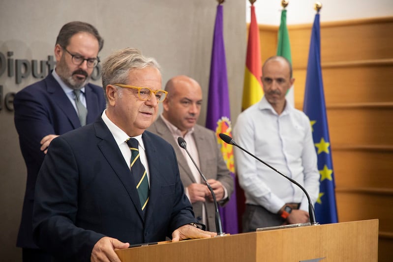 El presidente de la Diputación de Córdoba, Salvador Fuentes, durante una comparecencia de prensa