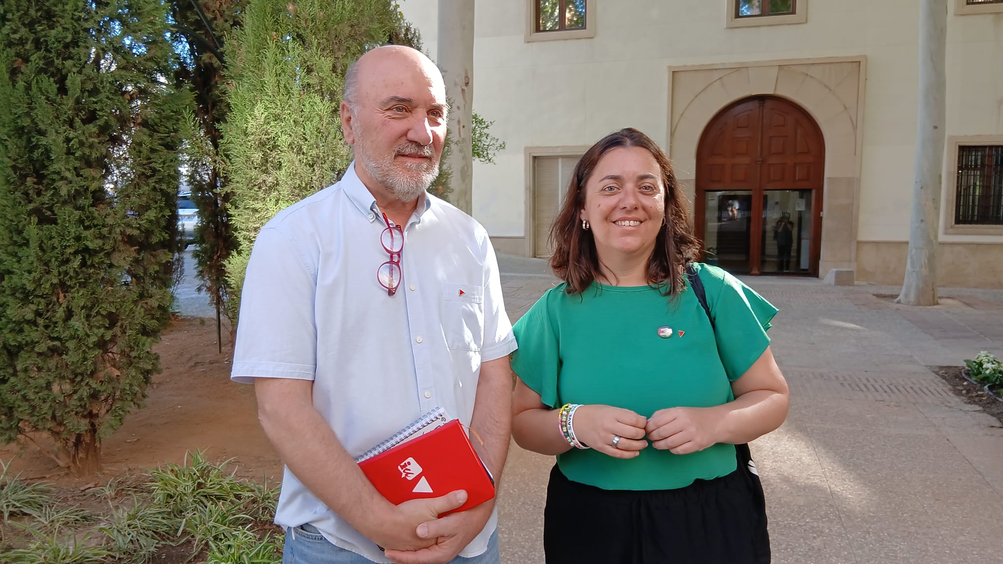 La coordinadora regional de Izquierda Unida-Verdes Región de Murcia, Penélope Luna, y el diputado autonómico de Izquierda Unida-Verdes, José Luis Álvarez-Castellanos