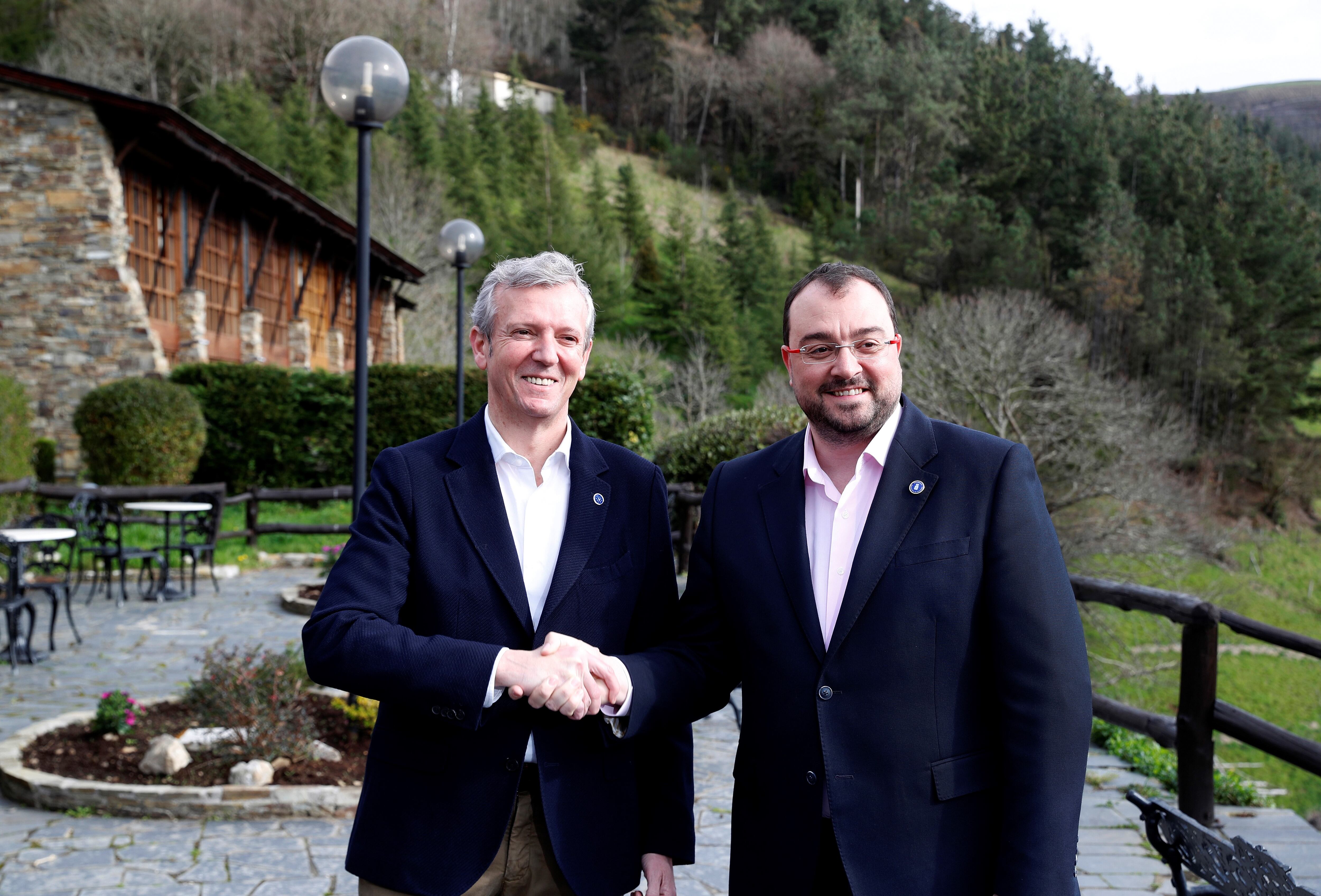 La cumbre asturgalaica se ha celebrado en el Hotel La rectoral, &quot;la cuna del turismo rural en España&quot;, según Barbón.