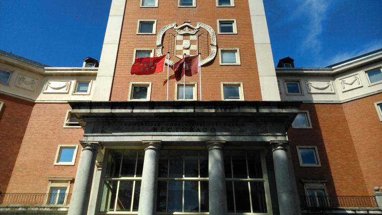 Fachada del edificio del rectorado de la Universidad Complutense de Madrid 