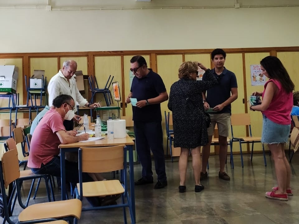 Mesa electoral en un colegio de Córdoba en las Elecciones Andaluzas del 19 de junio de 2022