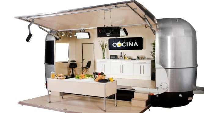 &quot;El plató móvil de Canal Cocina está instalado en una espectacular caravana y equipado con la tecnología de un estudio de televisión y con todos los elementos necesarios en una cocina&quot;.