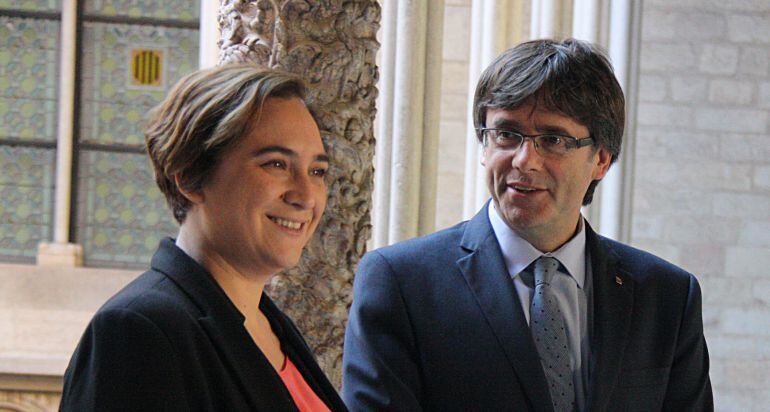 Imatge d'arxiu d'Ada Colau, rebuda per Carles Puigdemont al Palau de la Generalitat