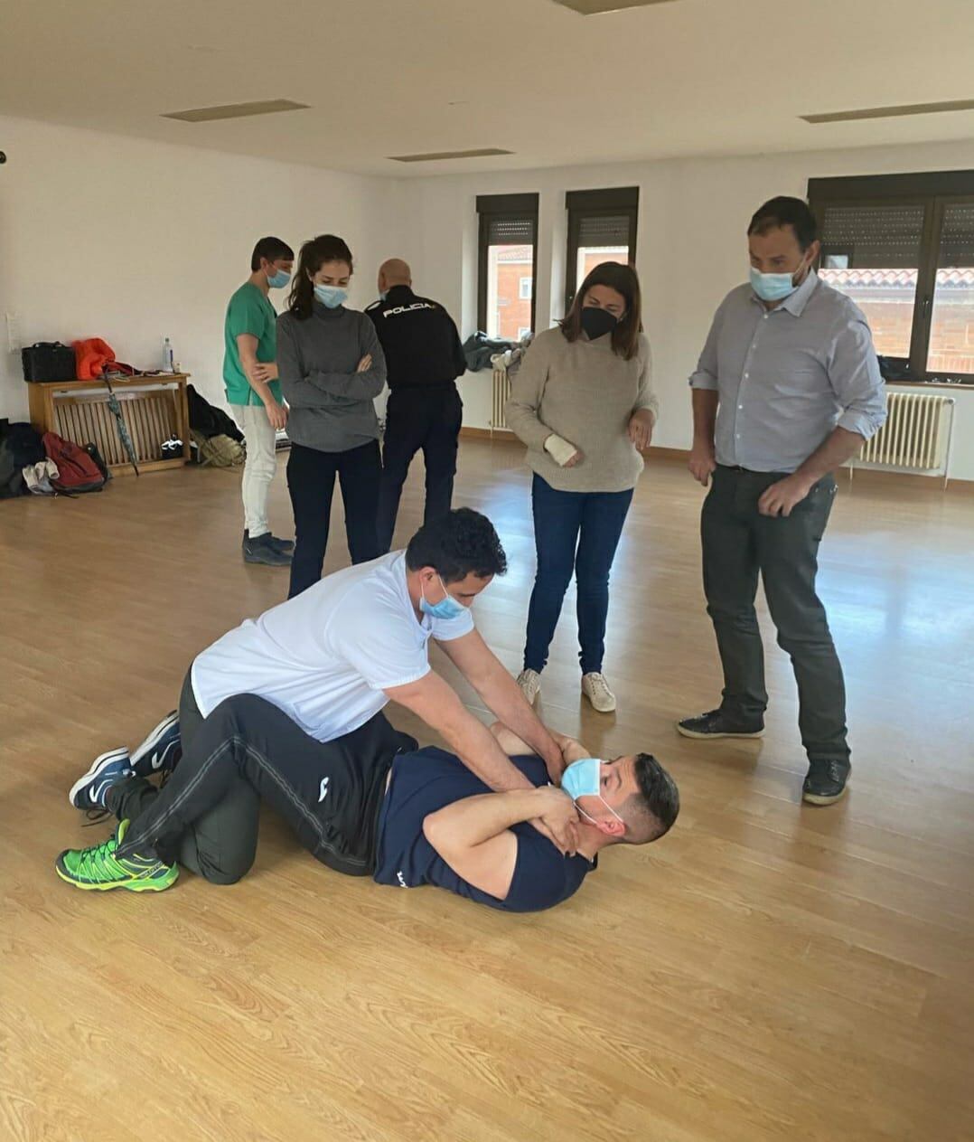 El objetivo de las técnicas de autodefensa es zafarse del agresor