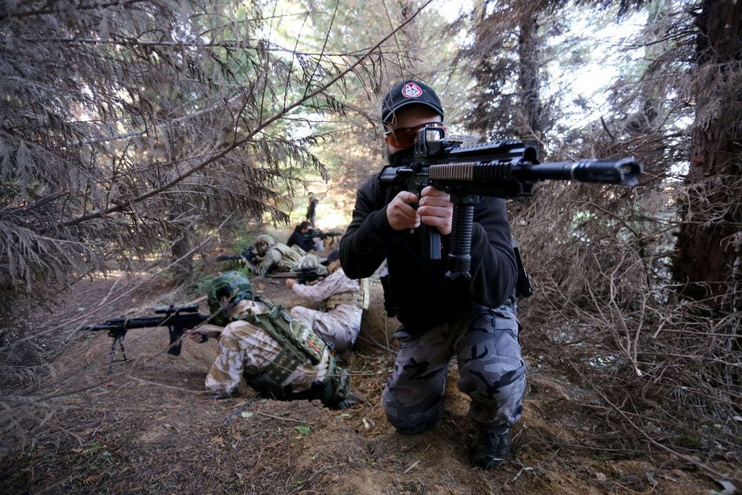 Miembros de la Asociación Lobos de castilla de Airsoft