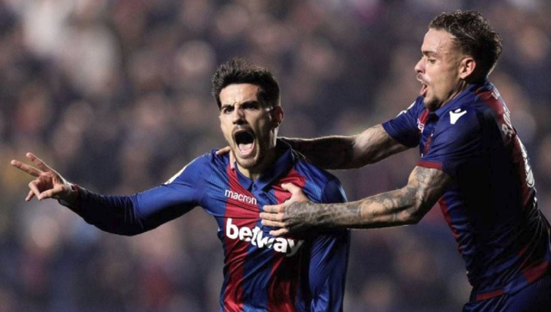 Chema Rodríguez celebra un gol ante la Real Sociedad