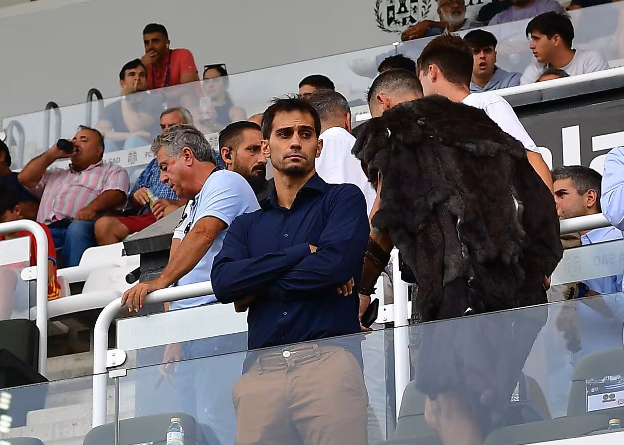 Alejandro Arribas en uno de sus pocos partidos en el palco del FC Cartagena