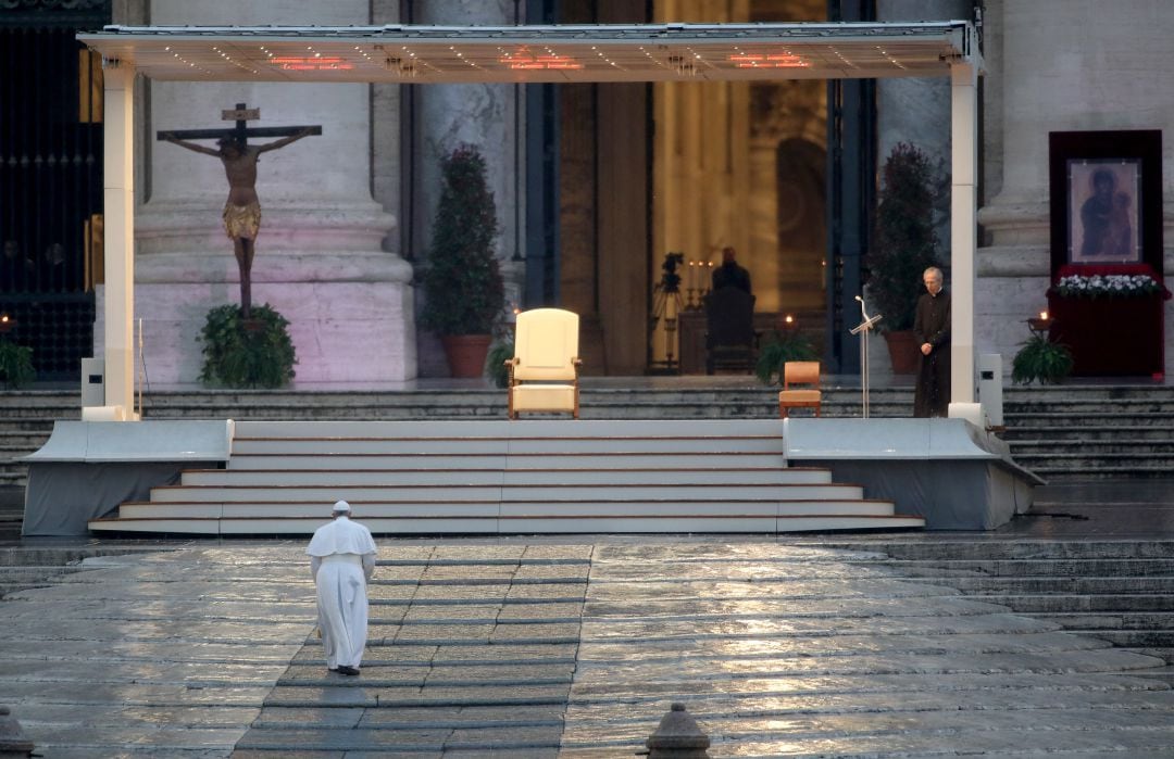 El papa Francisco ofreció el pasado viernes una ceremonia inédita en la Plaza de San Pedro del Vaticano. En un escenario vacío, pidió en oración por todo el mundo ante la emergencia del coronavirus en una histórica bendición &quot;Urbi et Orbi&quot; (a la ciudad y al mundo).