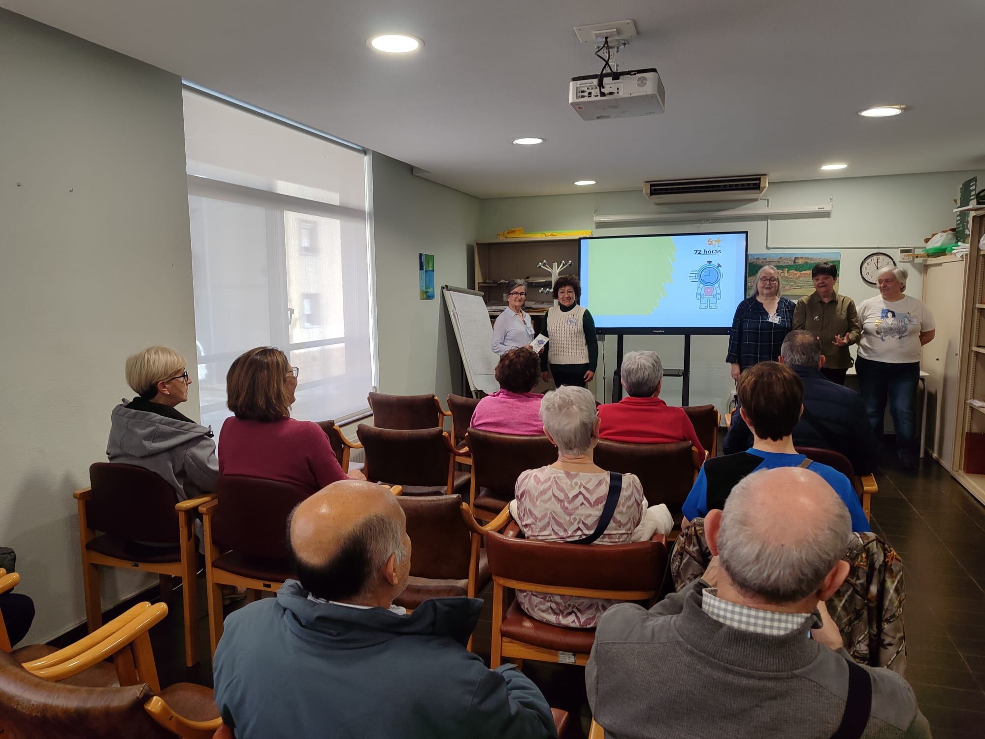 Encuentro con mayores en el Hogar de Personas Mayores Pío XII