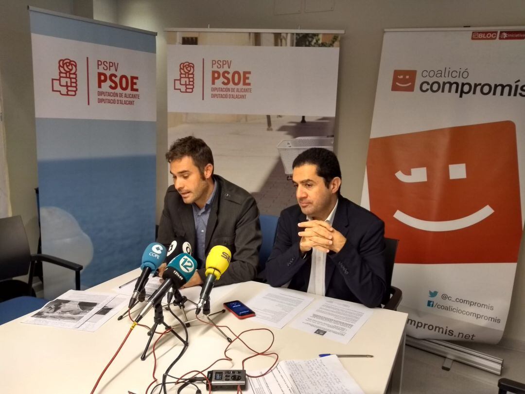 Gerard Fullana (i) y Toni Francés (d), portavoces de los grupos Compromís y PSOE, respectivamente, en la Diputación.