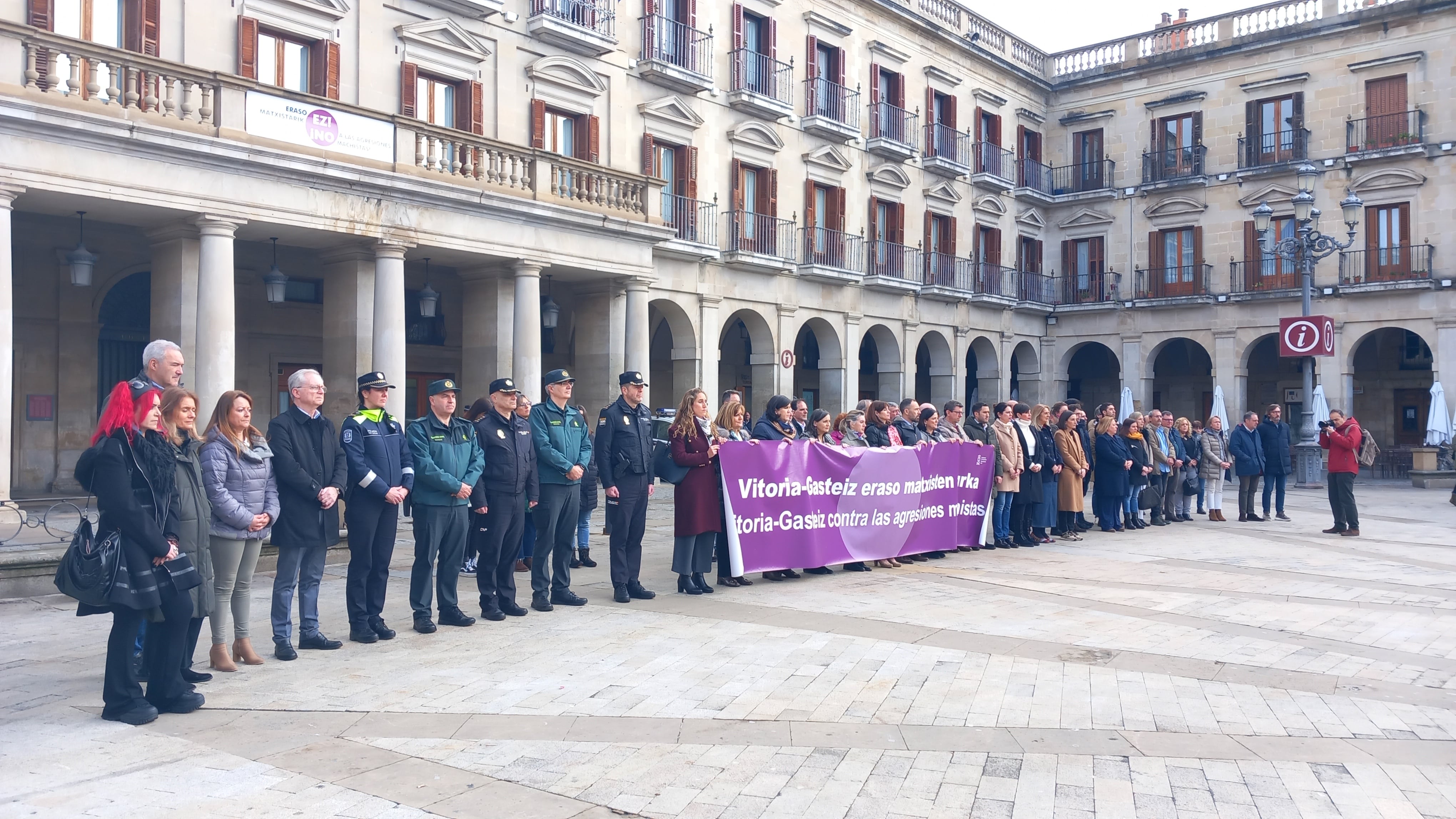 La concentración ha tenido lugar en la Plaza de España