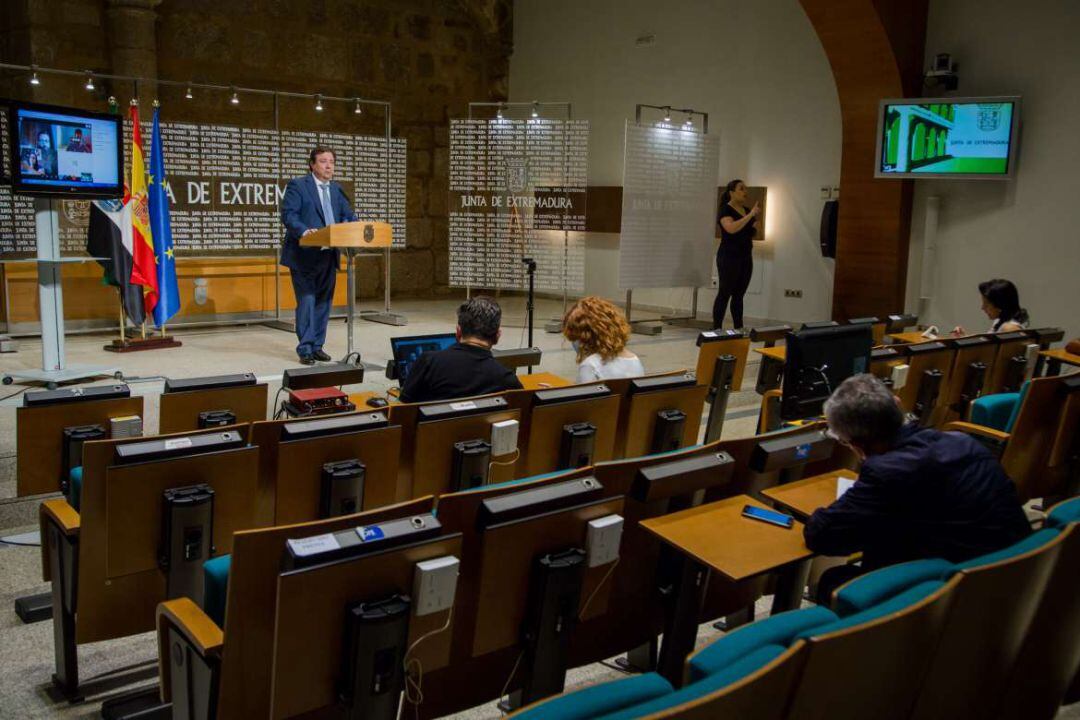 El presidente de la Junta de Extremadura durante su comparecencia