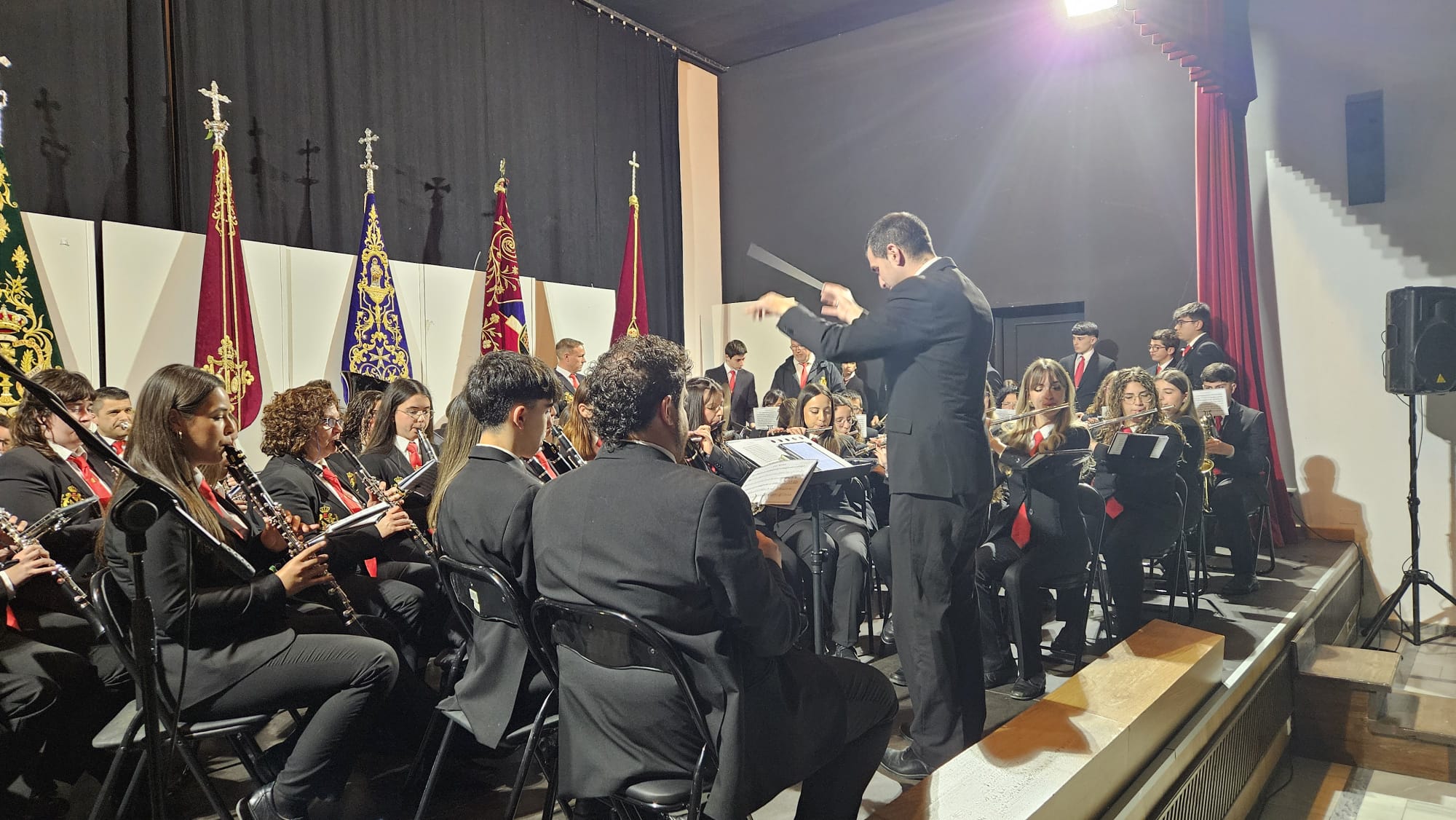 Momento de la interpretación de una de las marchas procesionales por la Banda de Música 'Pedro Gámez Laserna'
