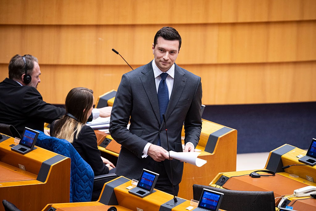 El político Jordan Bardella en el Parlamento Europeo el 25 de marzo de 2026, en Bruselas (Bélgica).