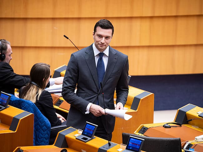 El político Jordan Bardella en el Parlamento Europeo el 25 de marzo de 2026, en Bruselas (Bélgica).