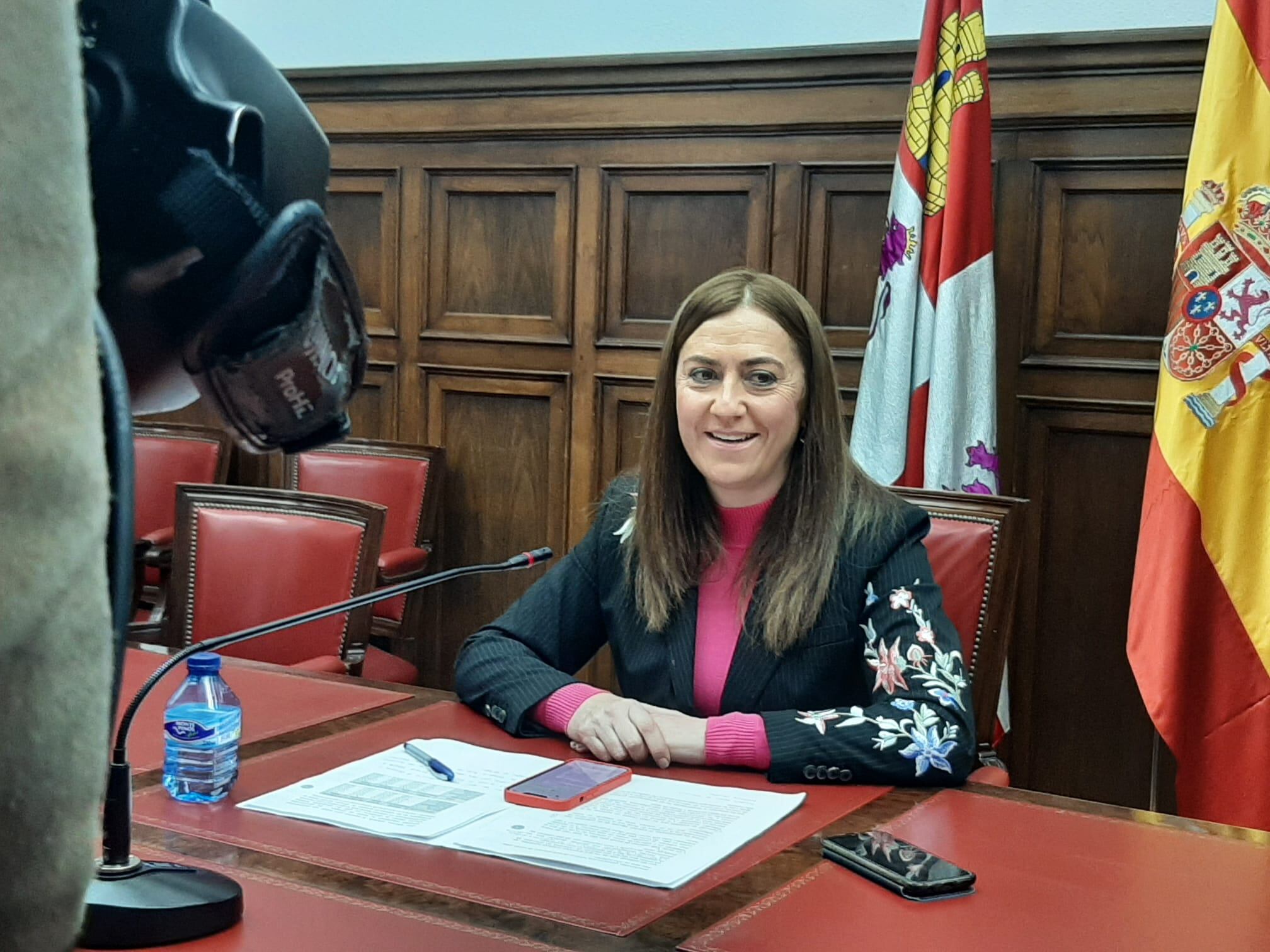 Virginia Barcones, delegada del Gobierno en Castilla y León, en rueda de prensa.