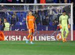 GRAF7910. VALENCIA, 19/04/2018.- Los jugadores del CD Málaga tras caer derrotados ante el Levante, significando el descenso del equipo malagueño a segunda división, a la finalización del encuentro correspondiente a la jornada 33 de primera división que han disputado esta noche en el estadio Ciutat de Valencia. EFE/Kai Försterling.