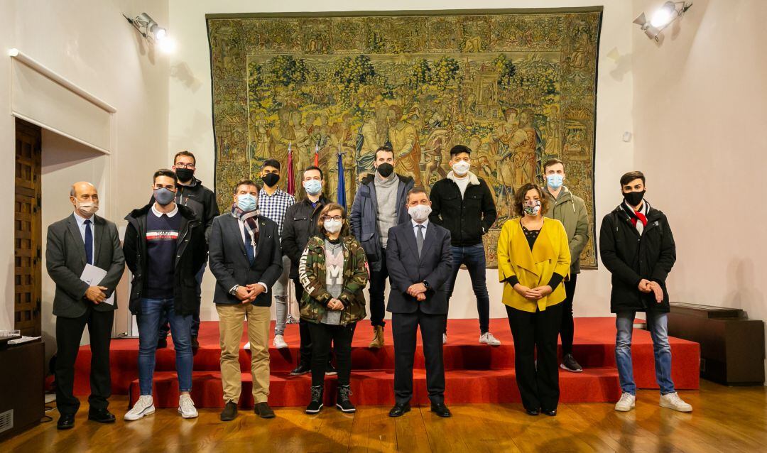 Presentación del bono joven en el Palacio de Fuensalida con estudiantes del IES Azarquiel