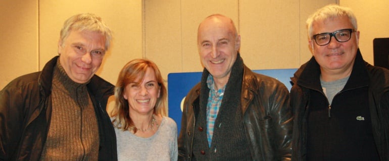 Gemma Nierga, entre Carles Sans, Paco Mir y Joan Gràcia, integrantes de Tricicle.