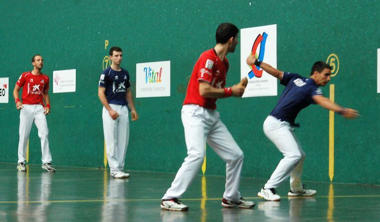 Imagen del partido entre Altuna y Merino contra Retegi Bi y Martija.