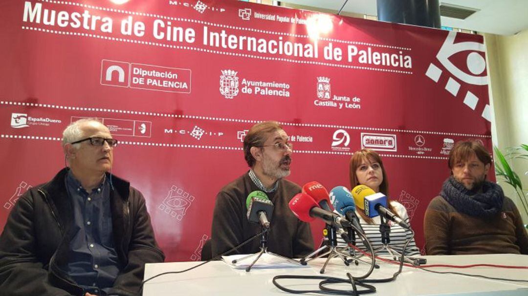 Los organizadores de la Muestra en la presentación de un palmarés