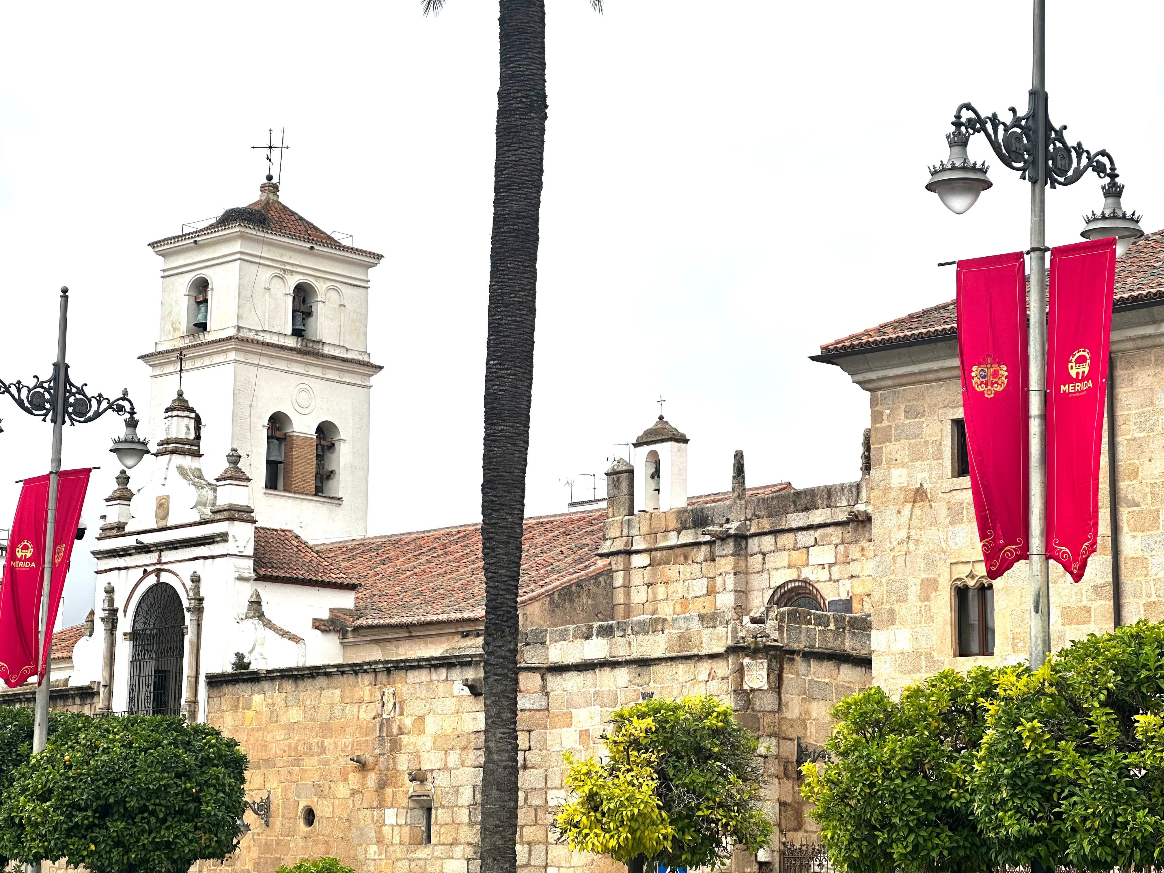 La Plaza de España preparada para los actos extraordinarios de Santa Eulalia