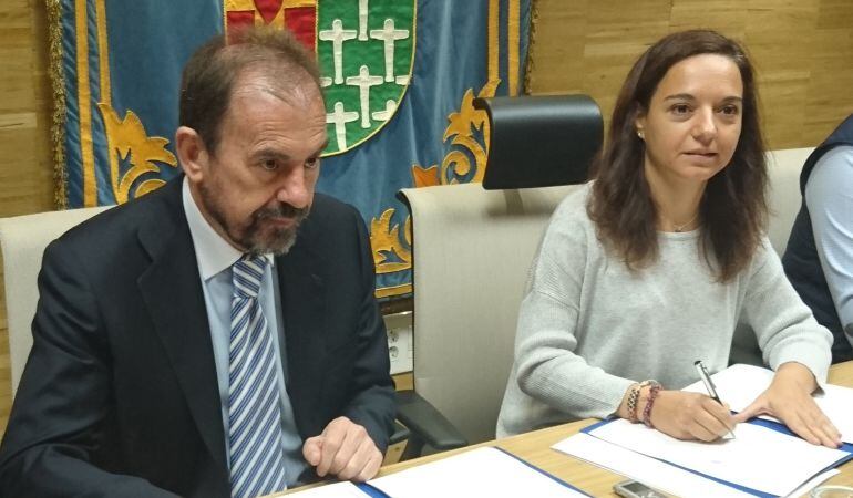 Ángel Torres, presidente del Getafe C.F., y Sara Hernández, alcaldesa de Getafe, han firmado recientemente un nuevo convenio