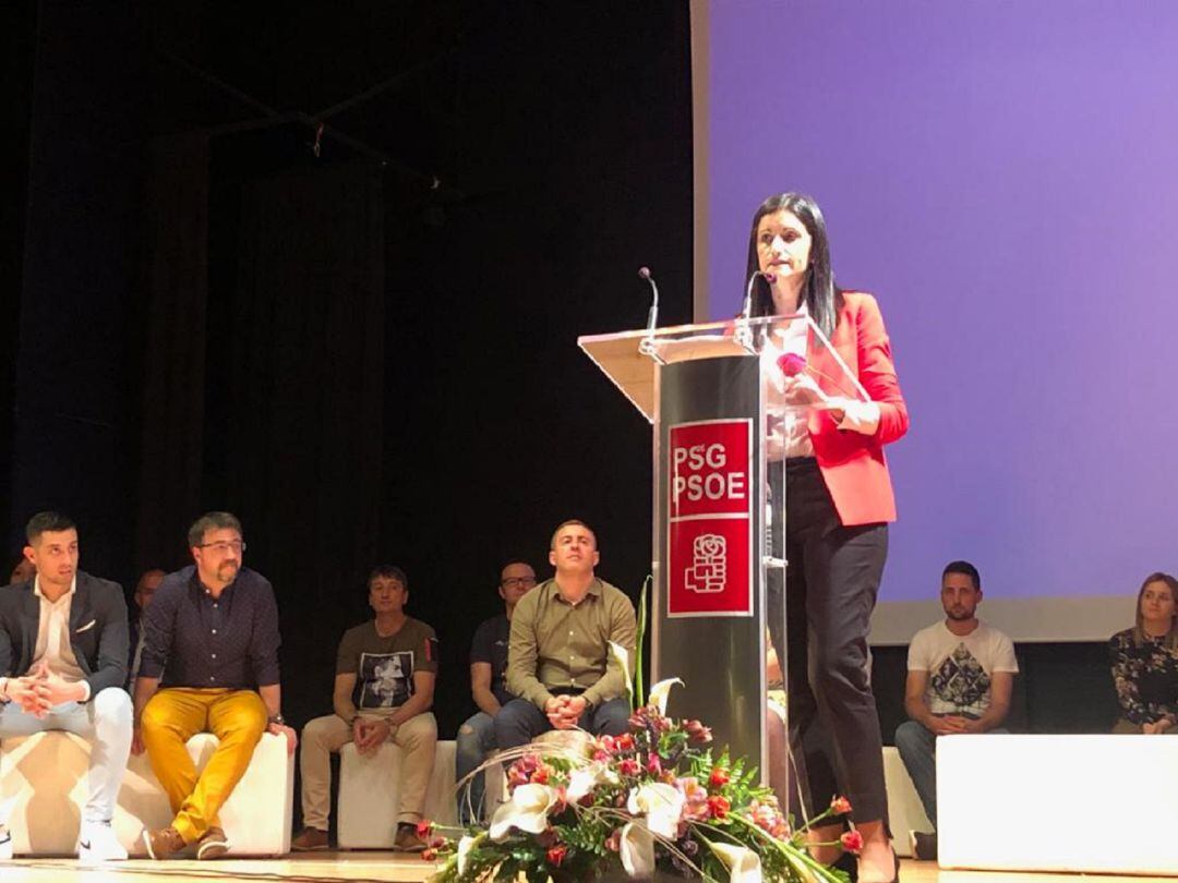 Verónica Tourón, candidata PSOE Salceda, durante un mitin.