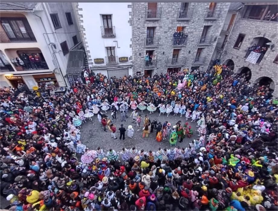 Ambiente Carnaval Bielsa 2025.