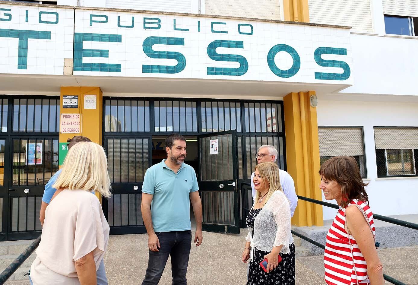 La alcaldesa de Jerez durante una visita al CEIP Tartesos