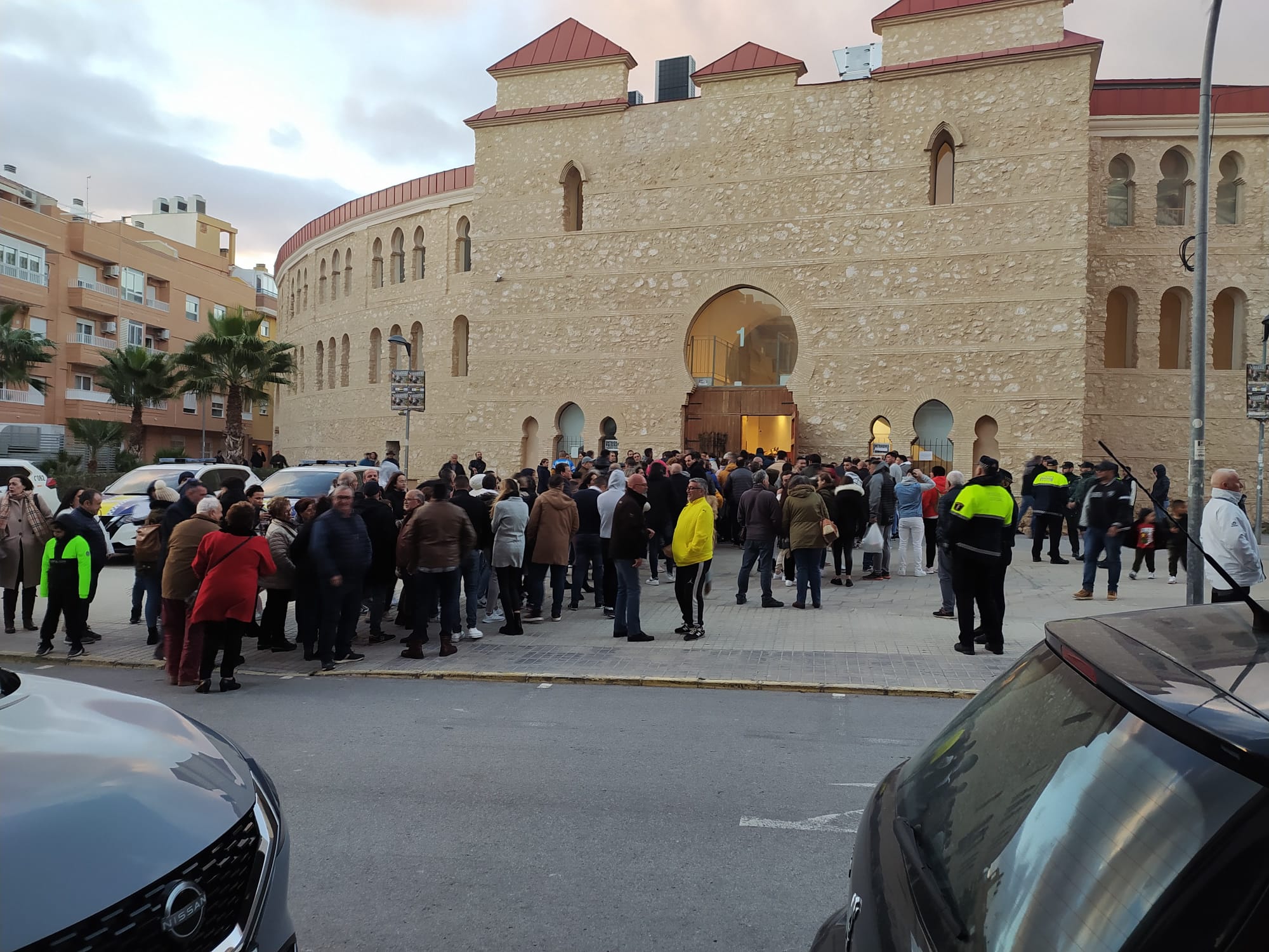 Protesta en la puerta de la plaza